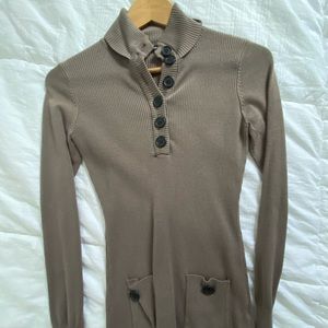 Good as new beautiful sweater hugs your body